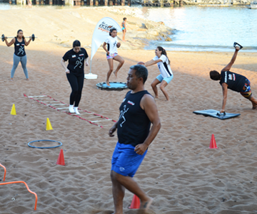 treinamento funcional na praia na imbetiba em macaé